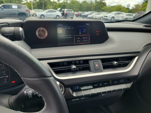 Used 2022 Lexus UX 200 w/ Accessory Package (Z2) FWD image 29