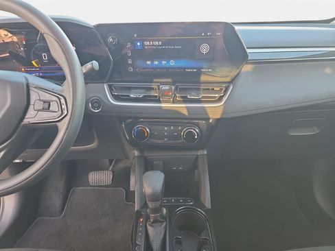Used 2025 Chevrolet TrailBlazer LT AWD/4WD image 19