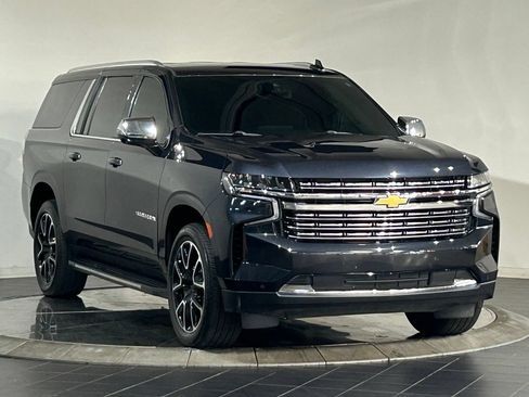 Used 2023 Chevrolet Suburban Premier AWD/4WD image 2