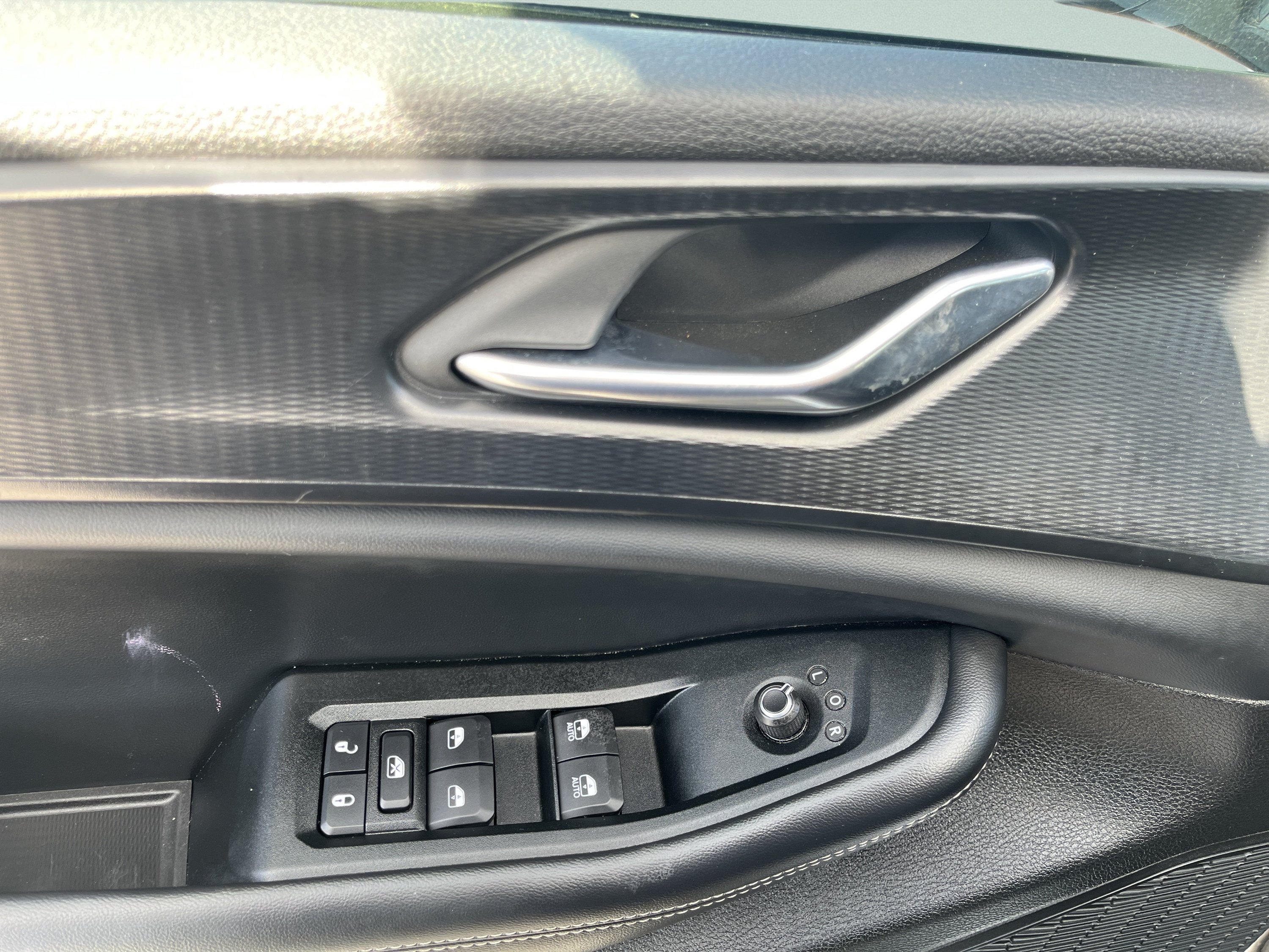 Used 2025 Jeep Grand Cherokee Altitude AWD/4WD image 18