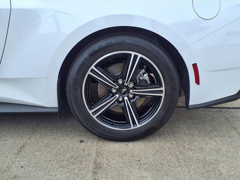 Used 2025 Ford Mustang Coupe image 9