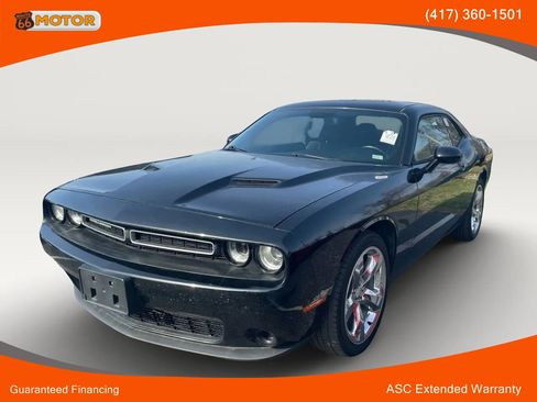 Used 2015 Dodge Challenger SXT image 1