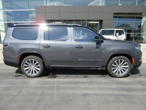 Used 2023 Jeep Grand Wagoneer Series II w/ Premium Group II AWD/4WD image 13