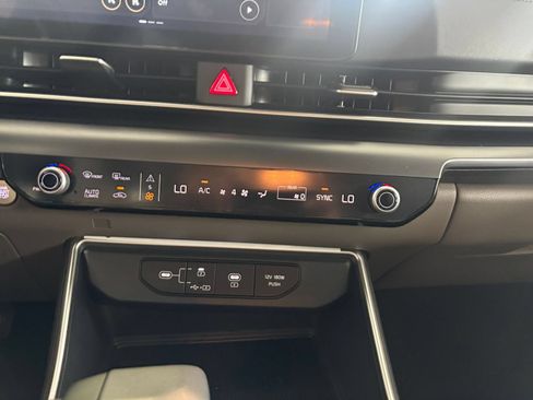 Used 2026 Kia Carnival FWD image 17