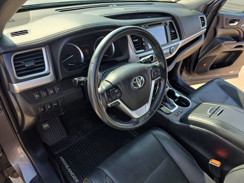 Used 2019 Toyota Highlander Limited Platinum image 18