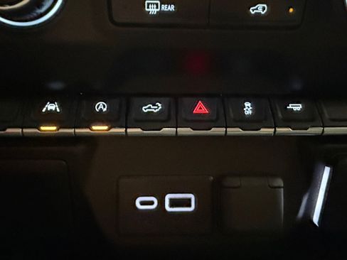 Used 2024 Chevrolet Silverado 1500 Custom image 33