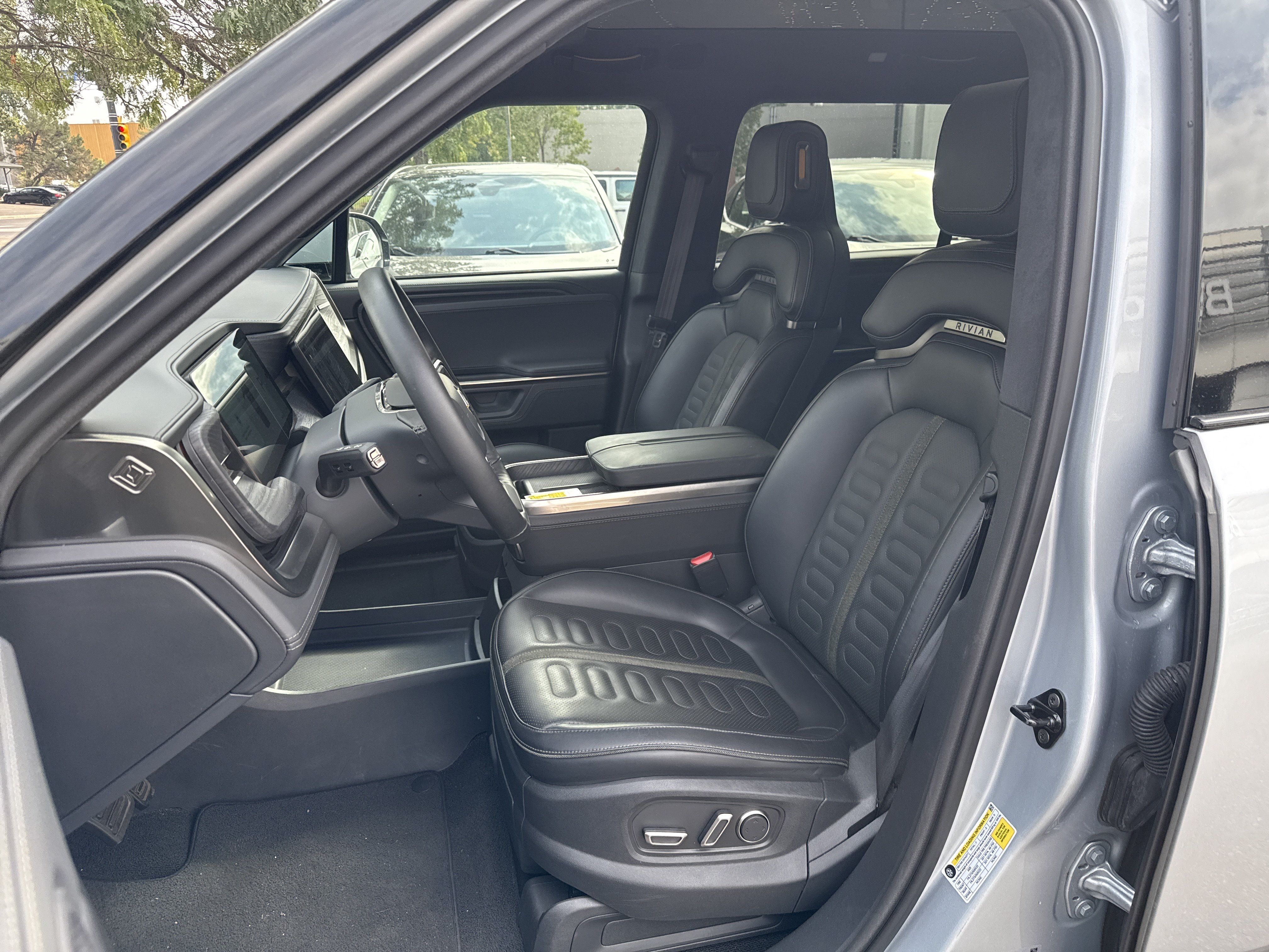 Used 2025 Rivian R1S Adventure Dual AWD/4WD image 17