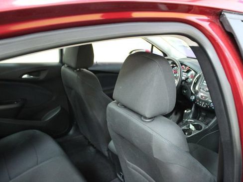 Used 2018 Chevrolet Cruze LT w/ LT Convenience Package FWD image 10
