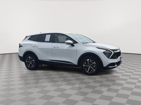 Used 2024 Kia Sportage EX FWD image 2