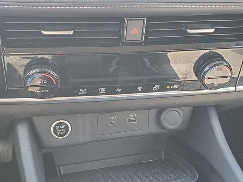 Used 2021 Nissan Rogue SV image 32