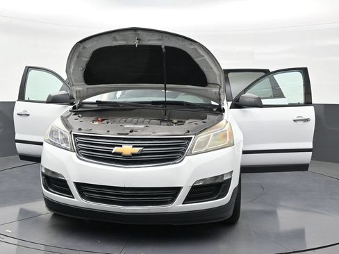 Used 2017 Chevrolet Traverse LS FWD image 32