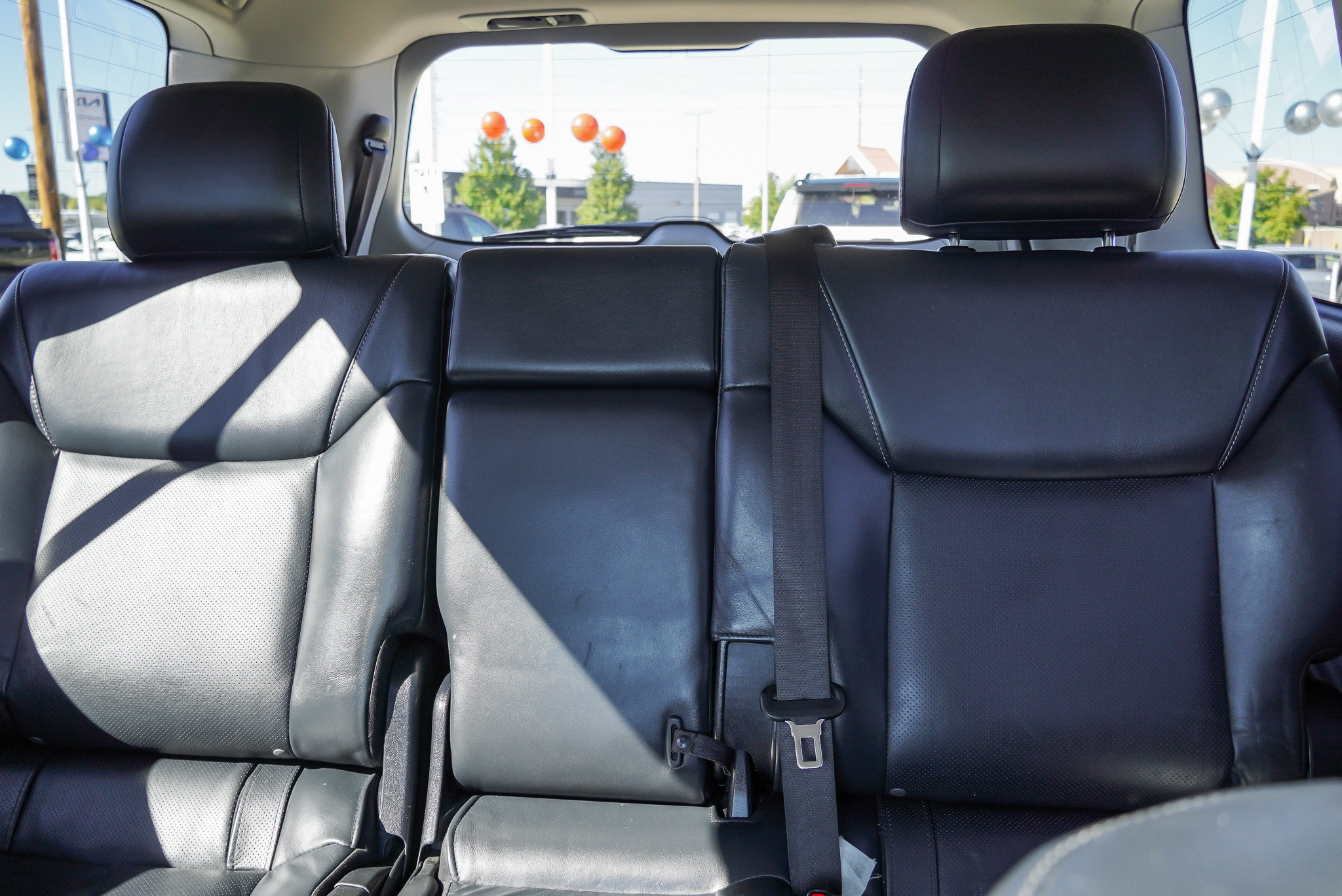 Used 2015 Lexus LX 570 4WD w/ Luxury Package image 29