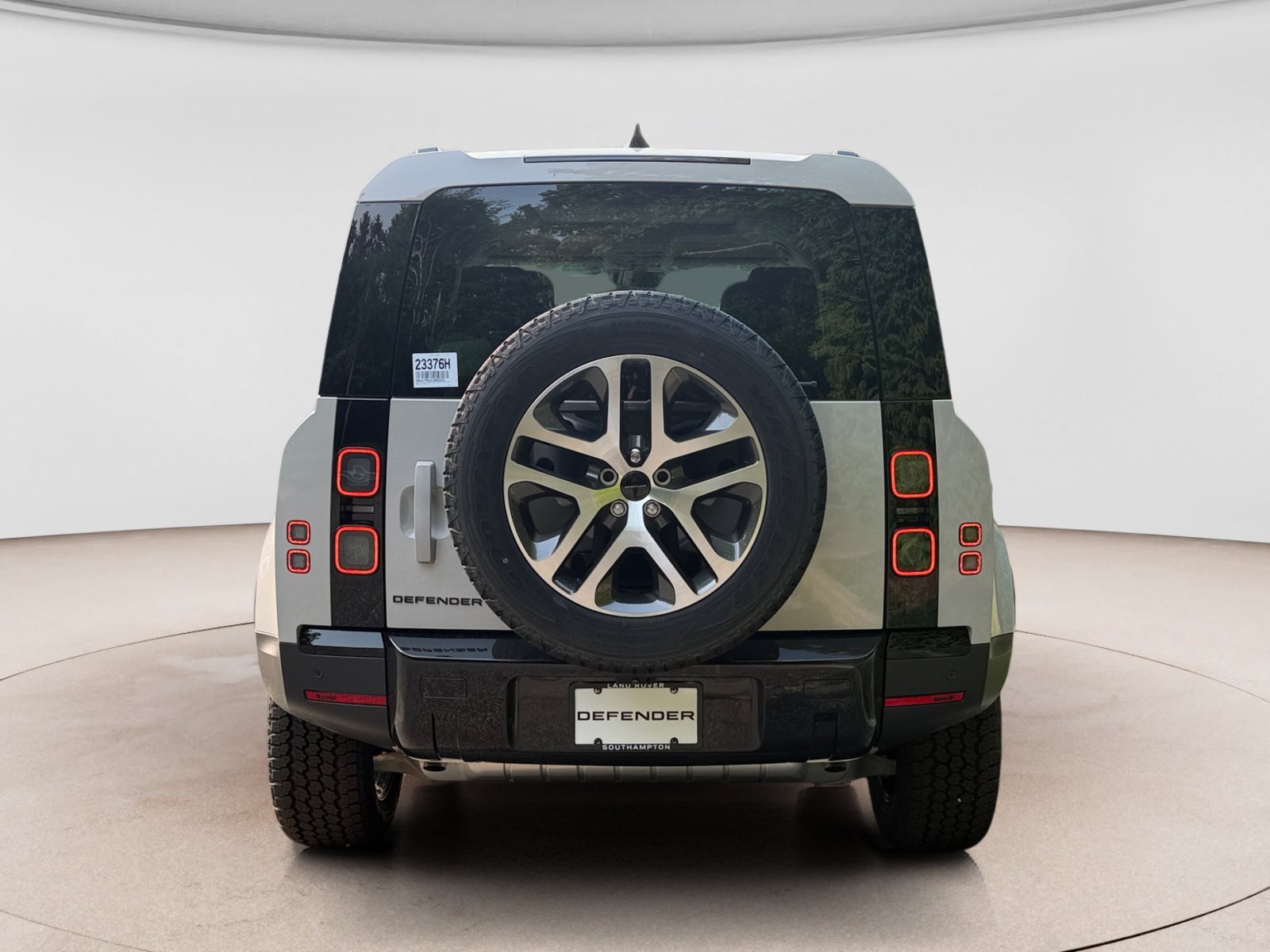 New 2026 Land Rover Defender 110 S AWD/4WD image 4
