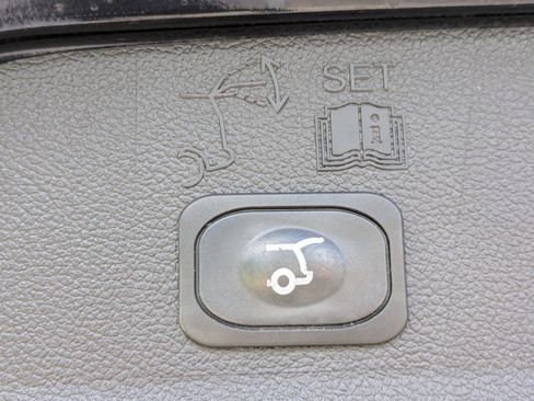 Used 2019 Ford Escape SEL FWD image 10
