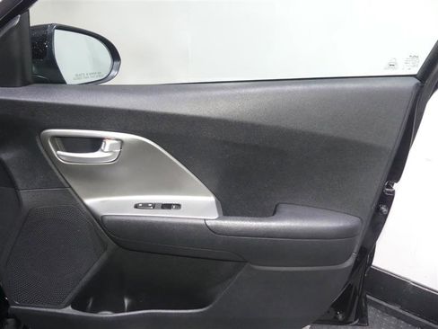 Used 2022 Kia Niro LX image 18