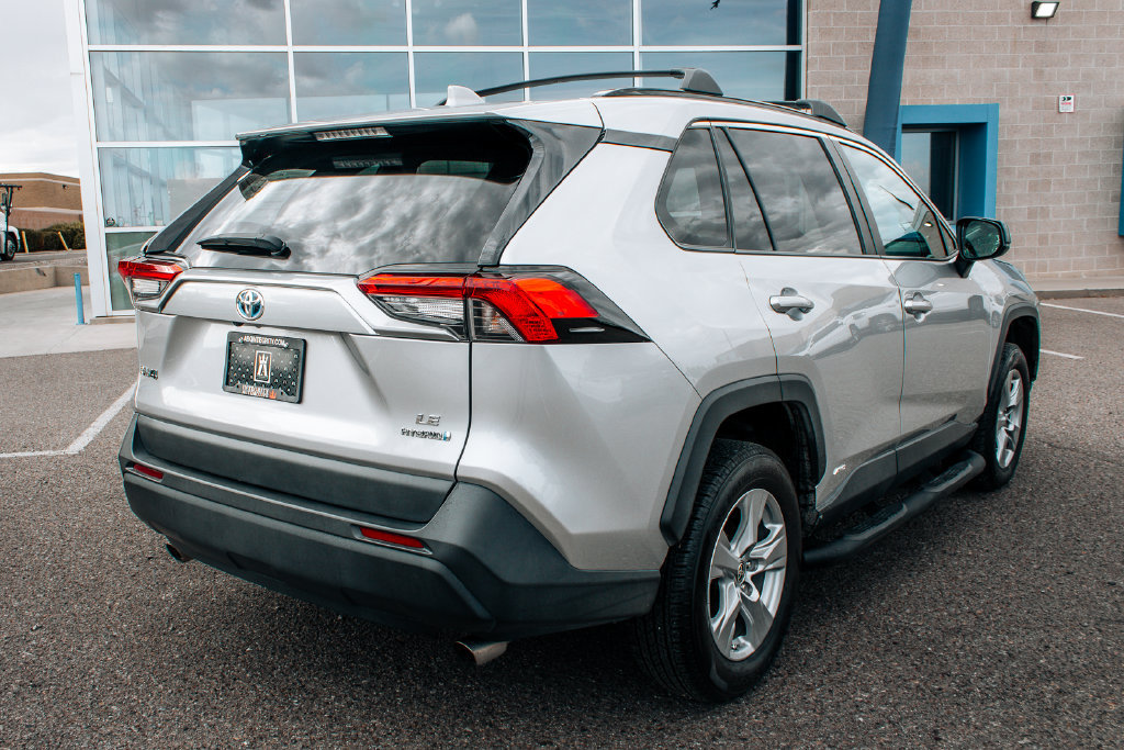 Used 2022 Toyota RAV4 LE AWD/4WD image 7
