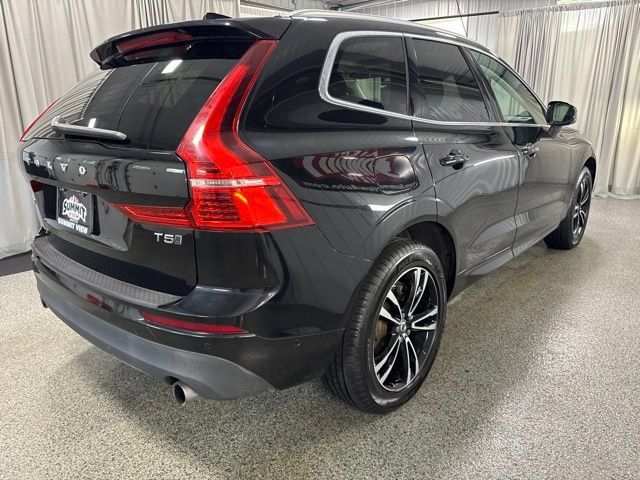 Used 2019 Volvo XC60 T5 Momentum w/ Multimedia Package AWD/4WD image 4