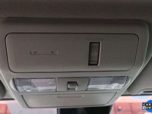 Used 2024 Nissan Frontier SL w/ Technology Package image 19