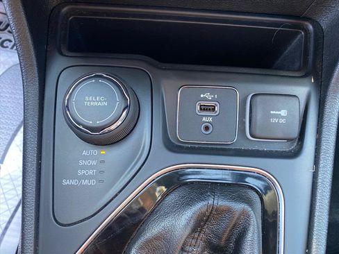 Used 2020 Jeep Cherokee Limited AWD/4WD image 13