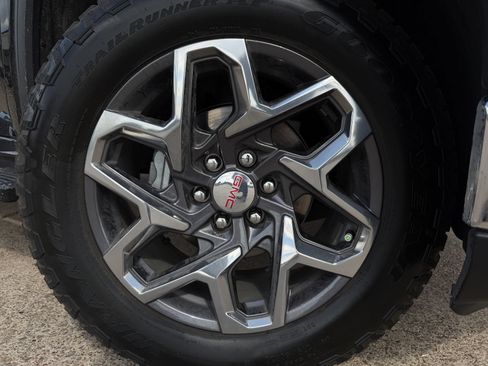 Used 2025 GMC Sierra 1500 SLT AWD/4WD image 10