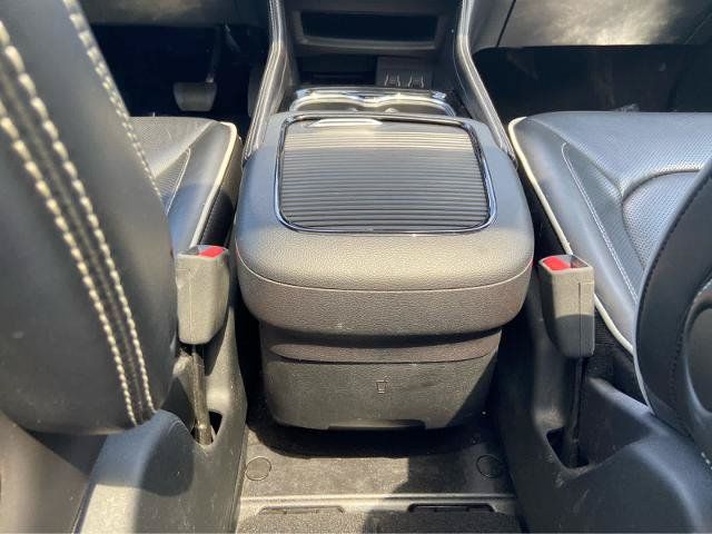 Used 2025 Chrysler Pacifica Limited FWD image 23