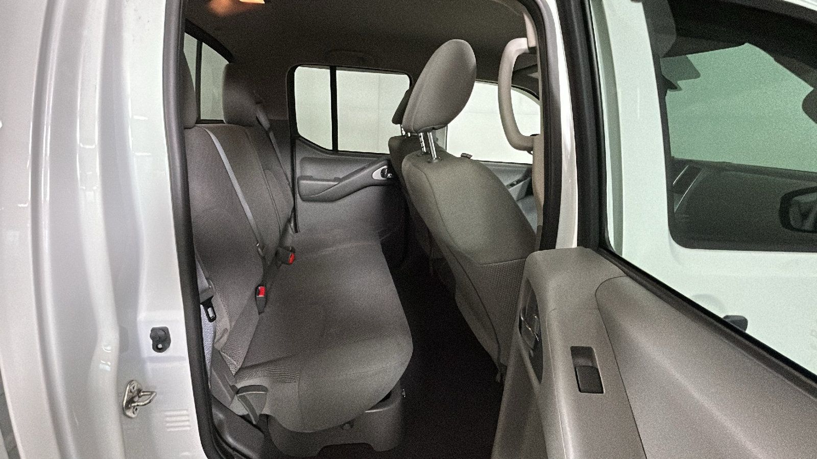 Used 2020 Nissan Frontier SV w/ Midnight Edition Floor Mats AWD/4WD image 34