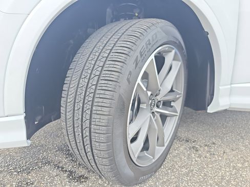 Certified 2025 Audi Q3 2.0T Premium w/ Convenience Package image 30