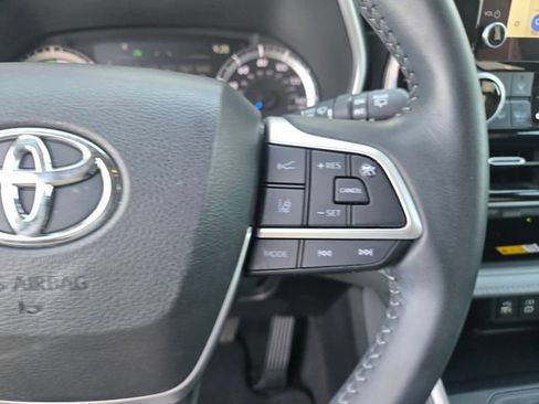 Certified 2024 Toyota Highlander XLE AWD/4WD image 22