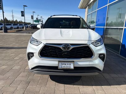 Used 2022 Toyota Highlander Platinum