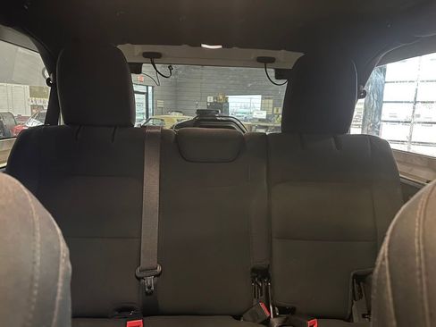 Used 2022 Jeep Wrangler Unlimited Sport image 33