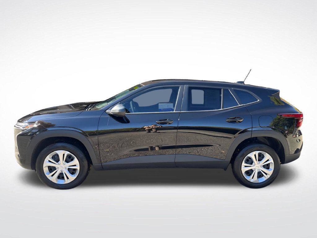 Used 2025 Chevrolet Trax LS FWD image 4