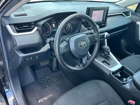 Used 2021 Toyota RAV4 LE image 11
