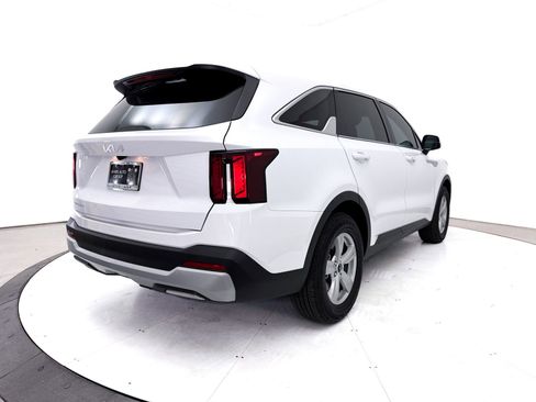 Certified 2024 Kia Sorento LX FWD image 18