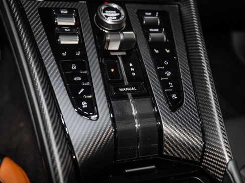 Used 2025 Aston Martin DB12 Coupe image 29