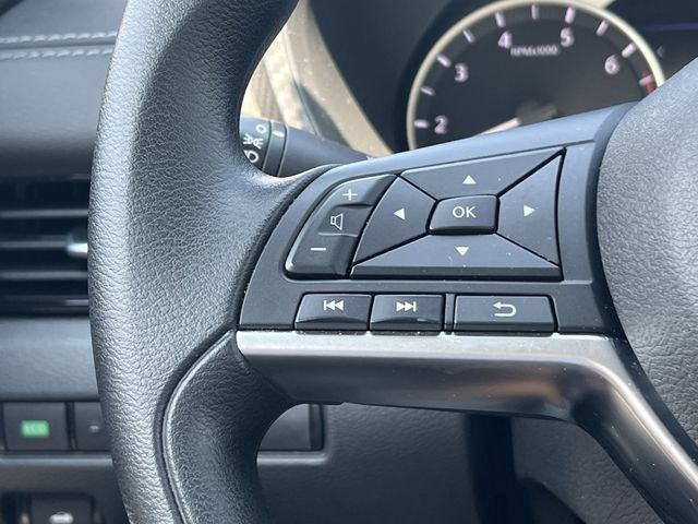 Used 2025 Nissan Sentra SV FWD image 28