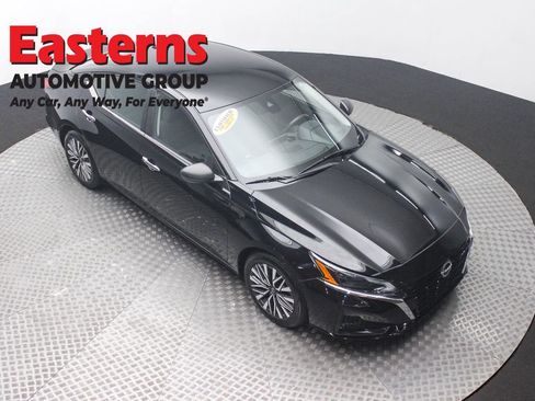 Used 2024 Nissan Altima 2.5 SV FWD image 3