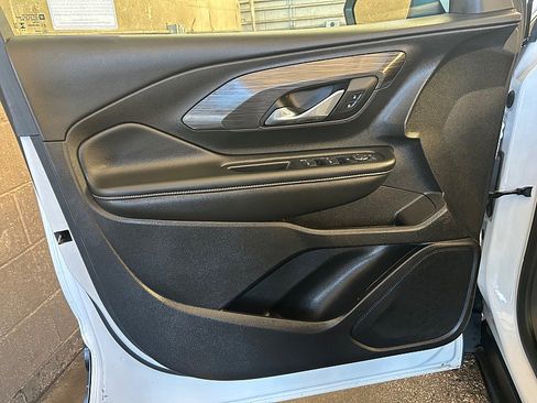 Used 2024 GMC Terrain SLE image 83