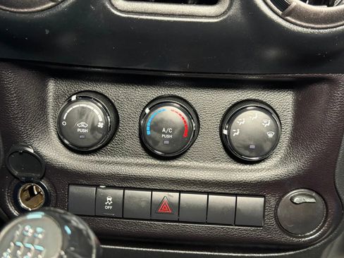 Used 2018 Jeep Wrangler Sport AWD/4WD image 21