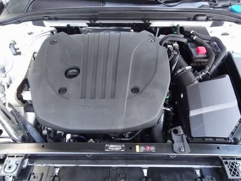 Used 2024 Volvo S60 B5 Plus image 40