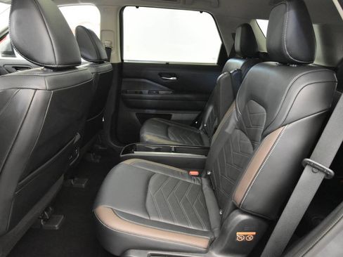 Used 2022 Nissan Pathfinder Platinum w/ Cargo Package image 14