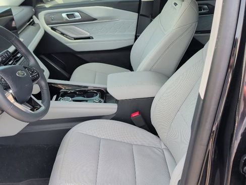 Used 2025 Ford Explorer Platinum w/ Ultimate Package AWD/4WD image 6