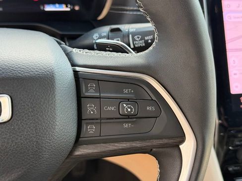 Certified 2025 Jeep Grand Cherokee L Limited AWD/4WD image 24