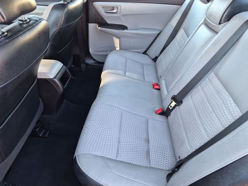 Used 2015 Toyota Camry SE w/ Moonroof Package FWD image 21