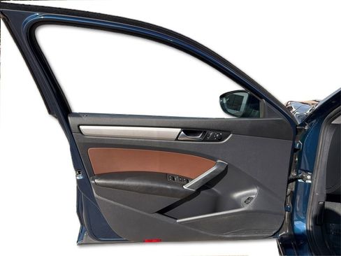 Used 2021 Volkswagen Passat 2.0T SE image 21