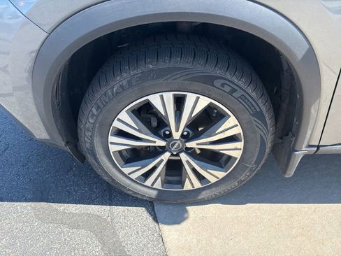 Used 2022 Nissan Rogue SV w/ SV Premium Package image 11