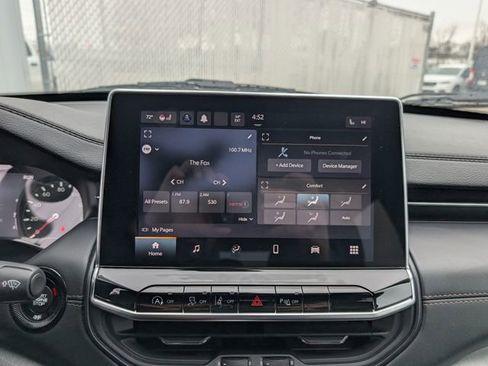 Used 2023 Jeep Compass Limited image 3