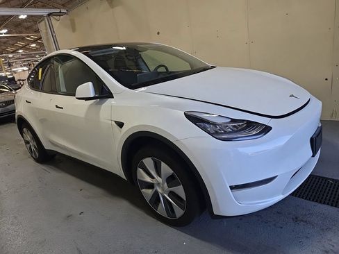 Used 2023 Tesla Model Y Long Range AWD/4WD image 3