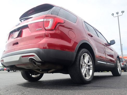 Used 2017 Ford Explorer XLT w/ Equipment Group 201A AWD/4WD image 18