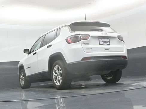Used 2025 Jeep Compass Sport AWD/4WD image 43