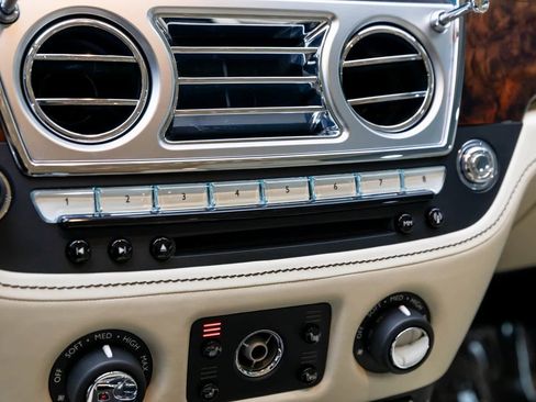 Used 2016 Rolls-Royce Wraith image 28